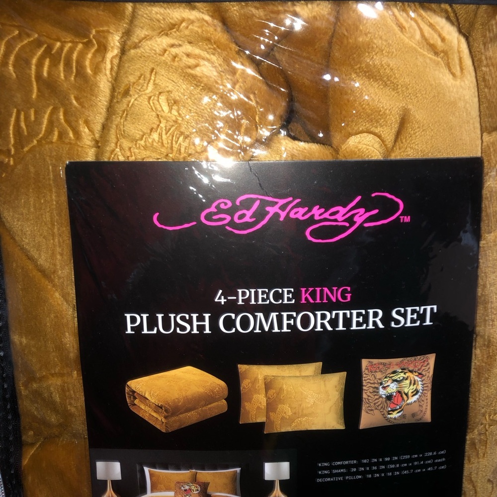 🖤Ed Hardy King Plush Comforter Set - Gold